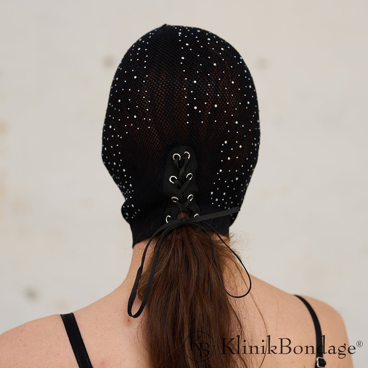 Strumpfmaske mit Diamanten