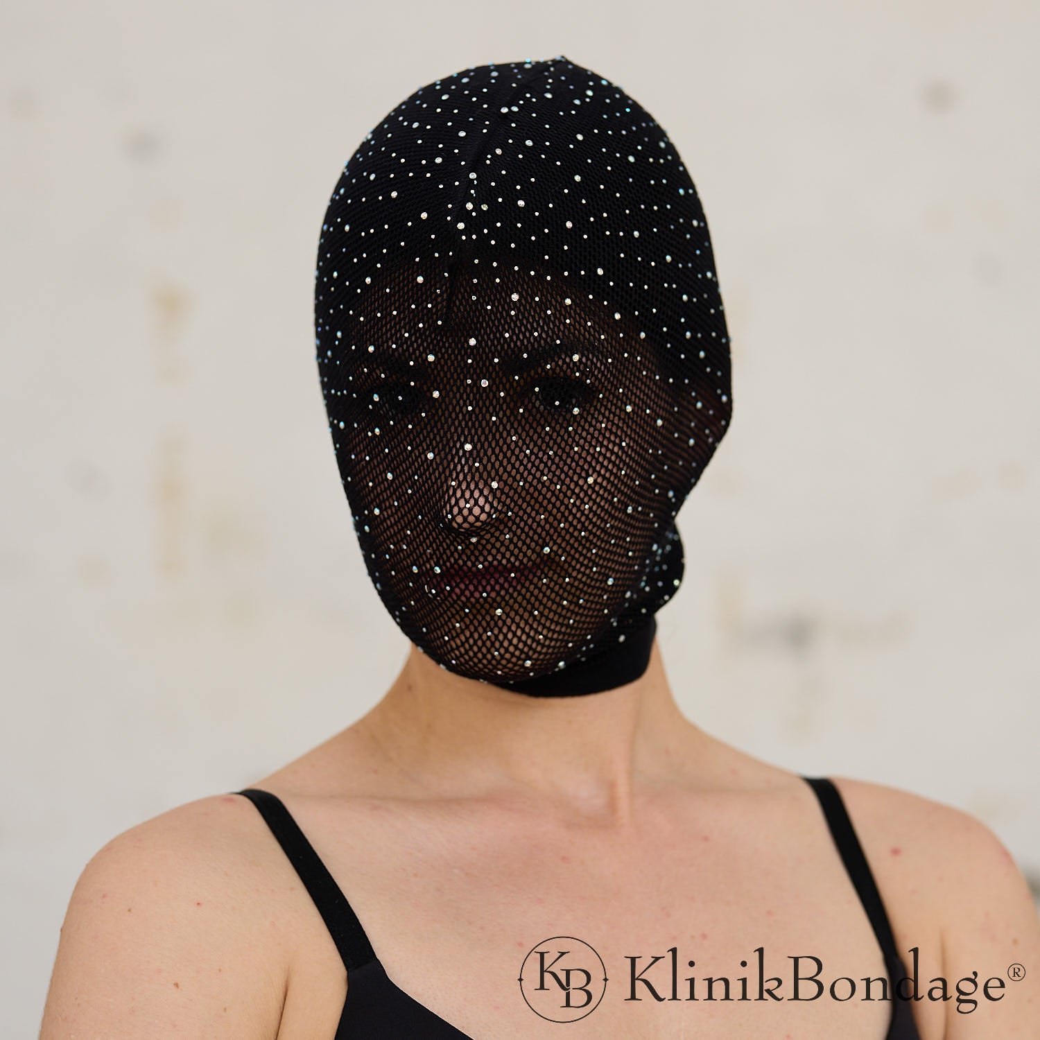 Strumpfmaske mit Diamanten