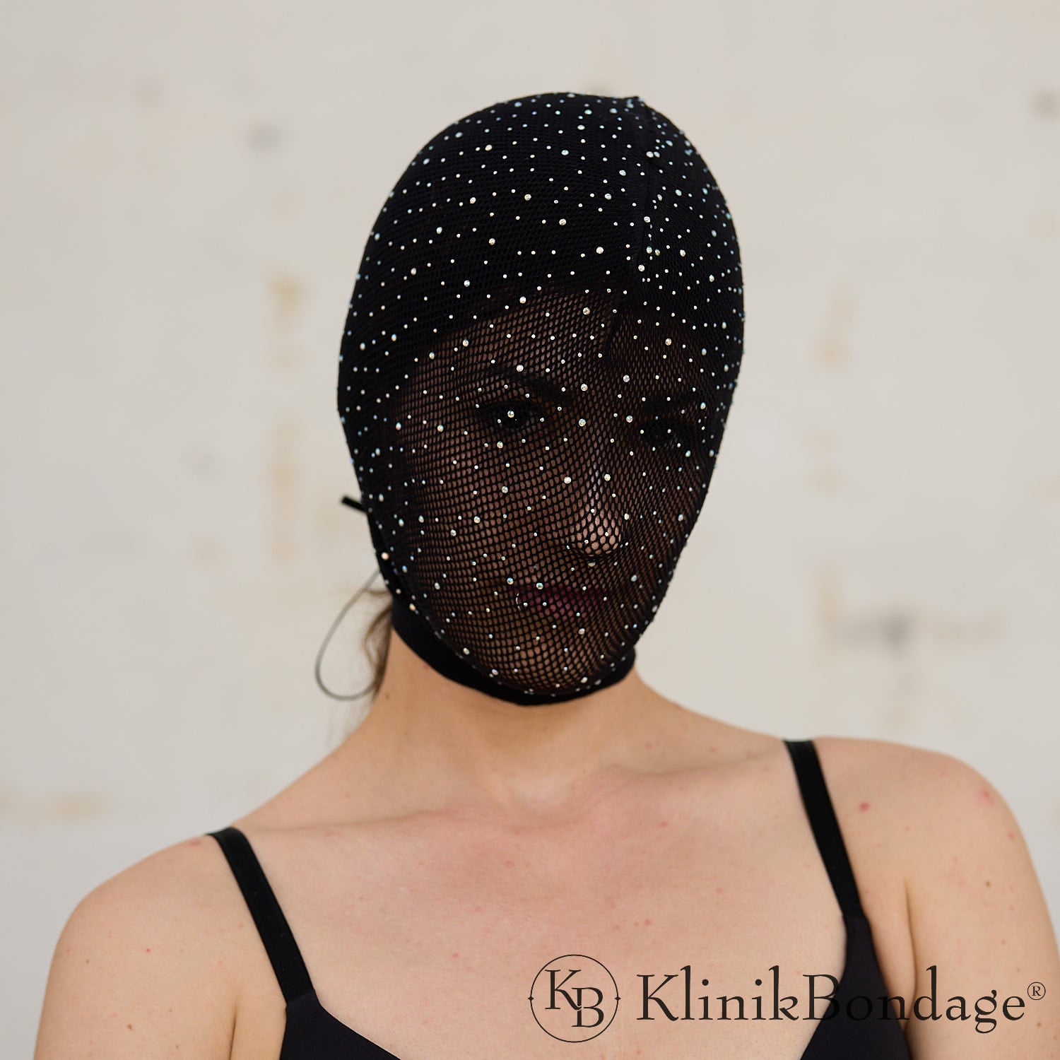 Strumpfmaske mit Diamanten