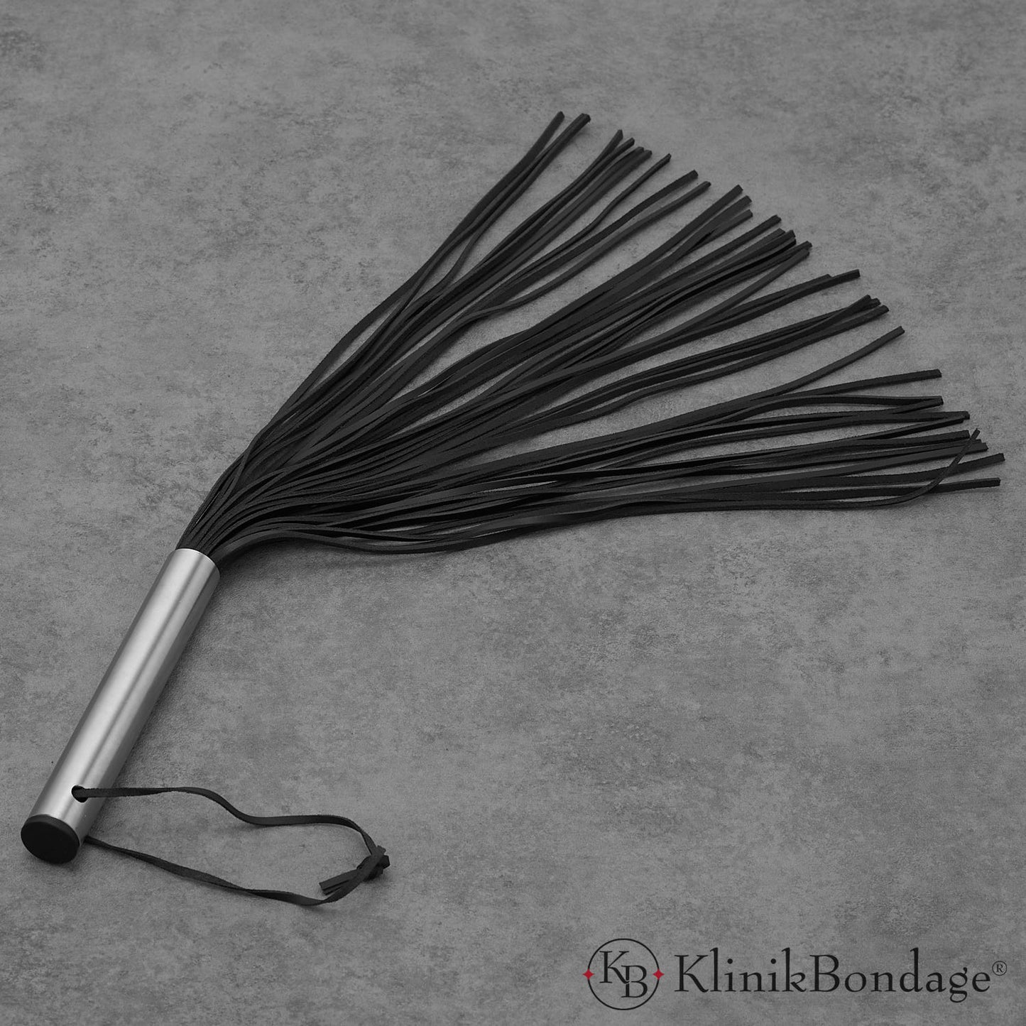 Flogger with aluminum handle