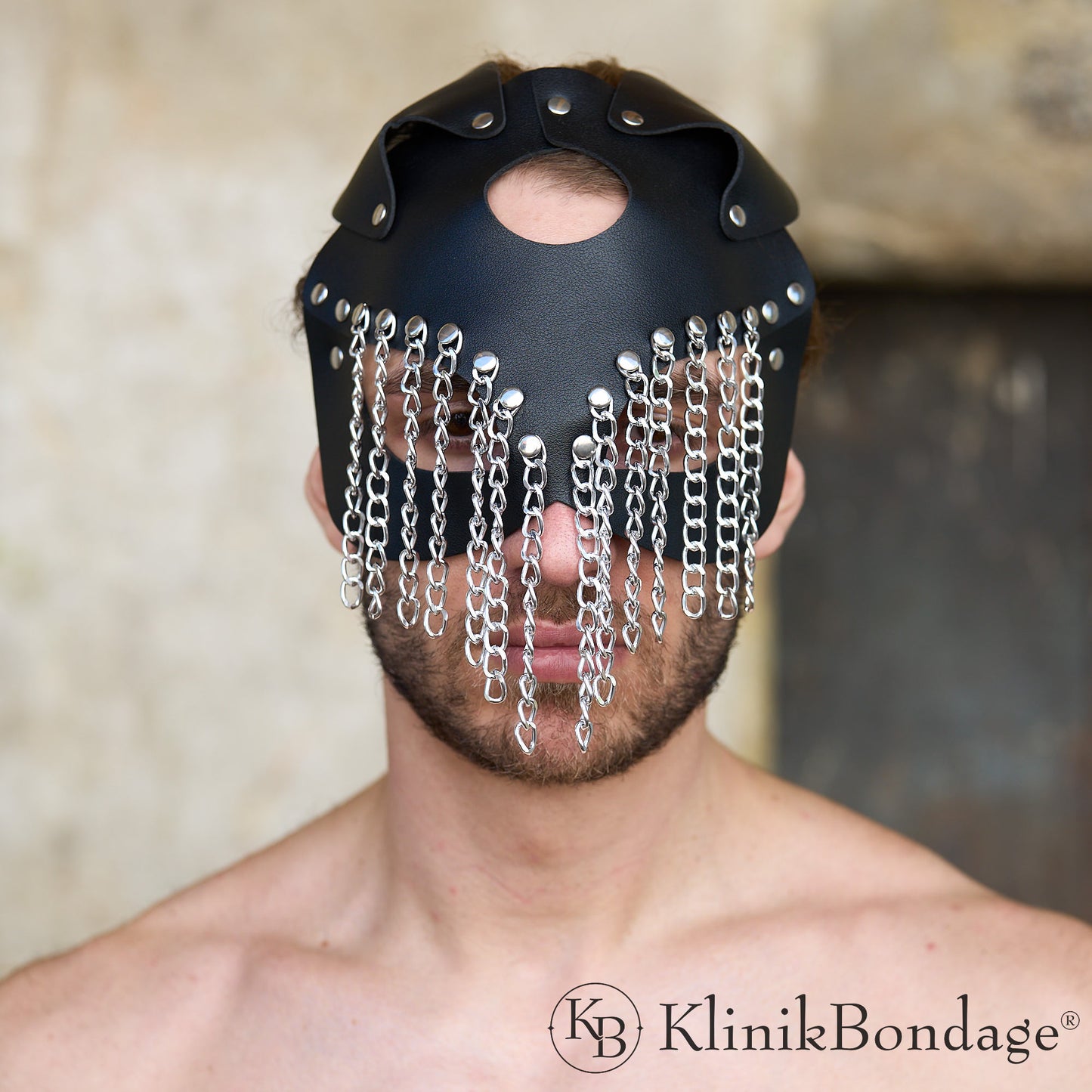 Maschera bdsm con catene