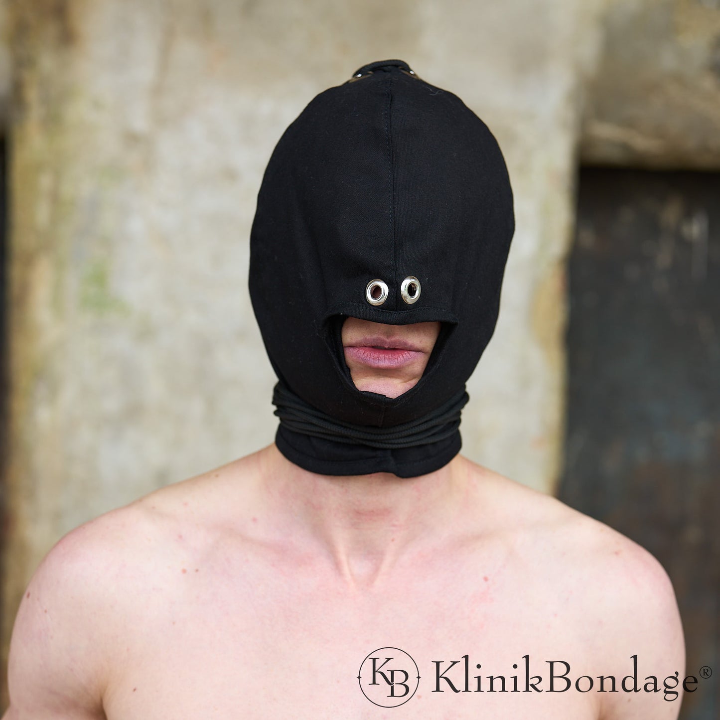 Masque BDSM avec ouverture de bouche noir